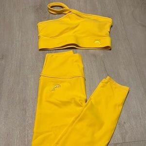 DOLFIT MATCHING GYM SET WOMENS